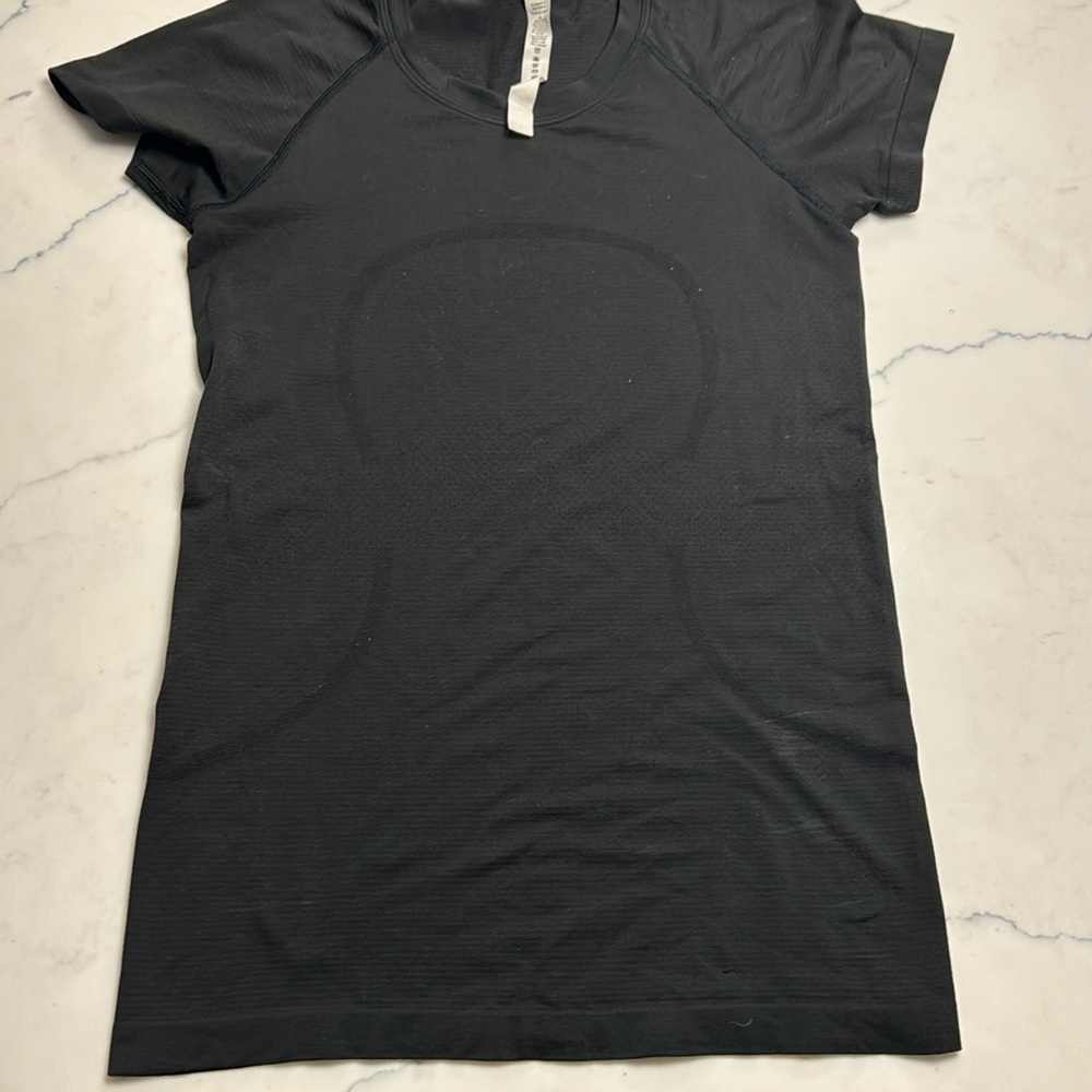 Lululemon swiftly black size 6 EUC